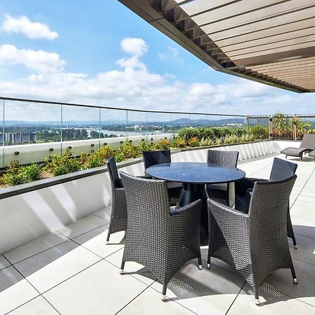 Meriton Suites Canberra Esterno foto The rooftop garden