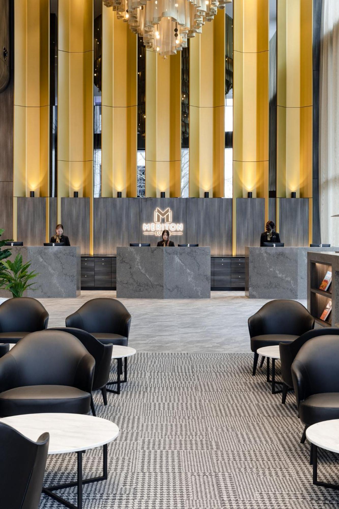 Meriton Suites Canberra Esterno foto The lobby of the hotel