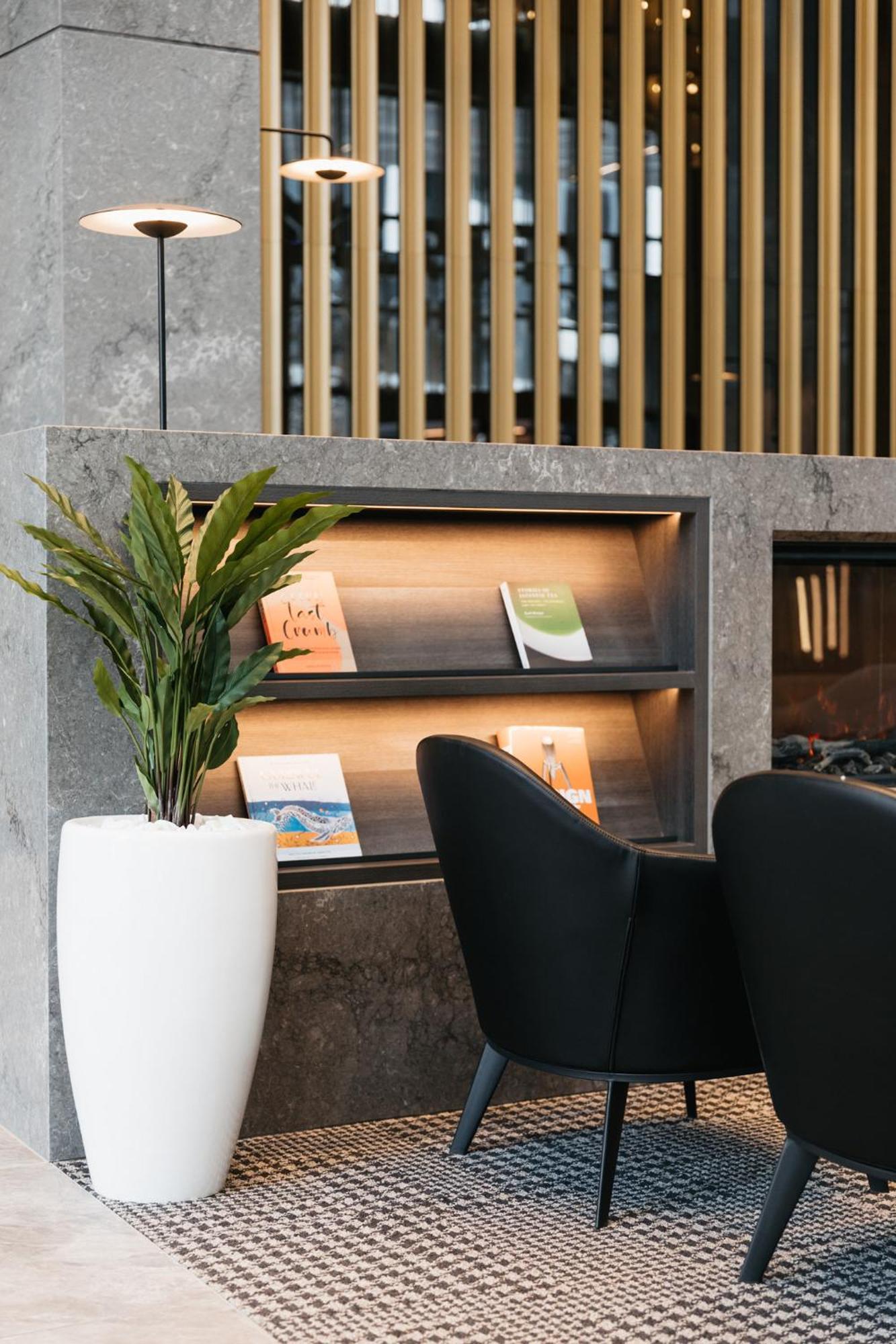 Meriton Suites Canberra Esterno foto Interior of the lounge
