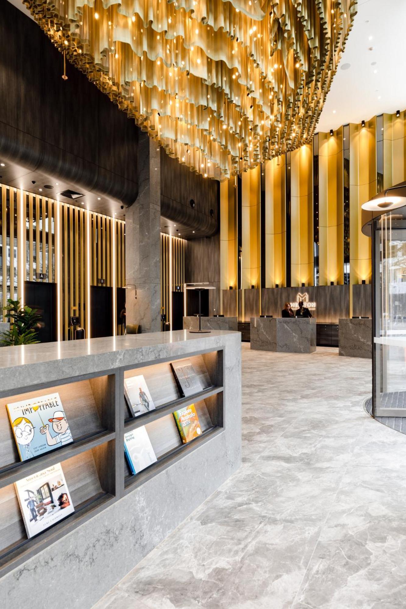Meriton Suites Canberra Esterno foto The lobby of the hotel