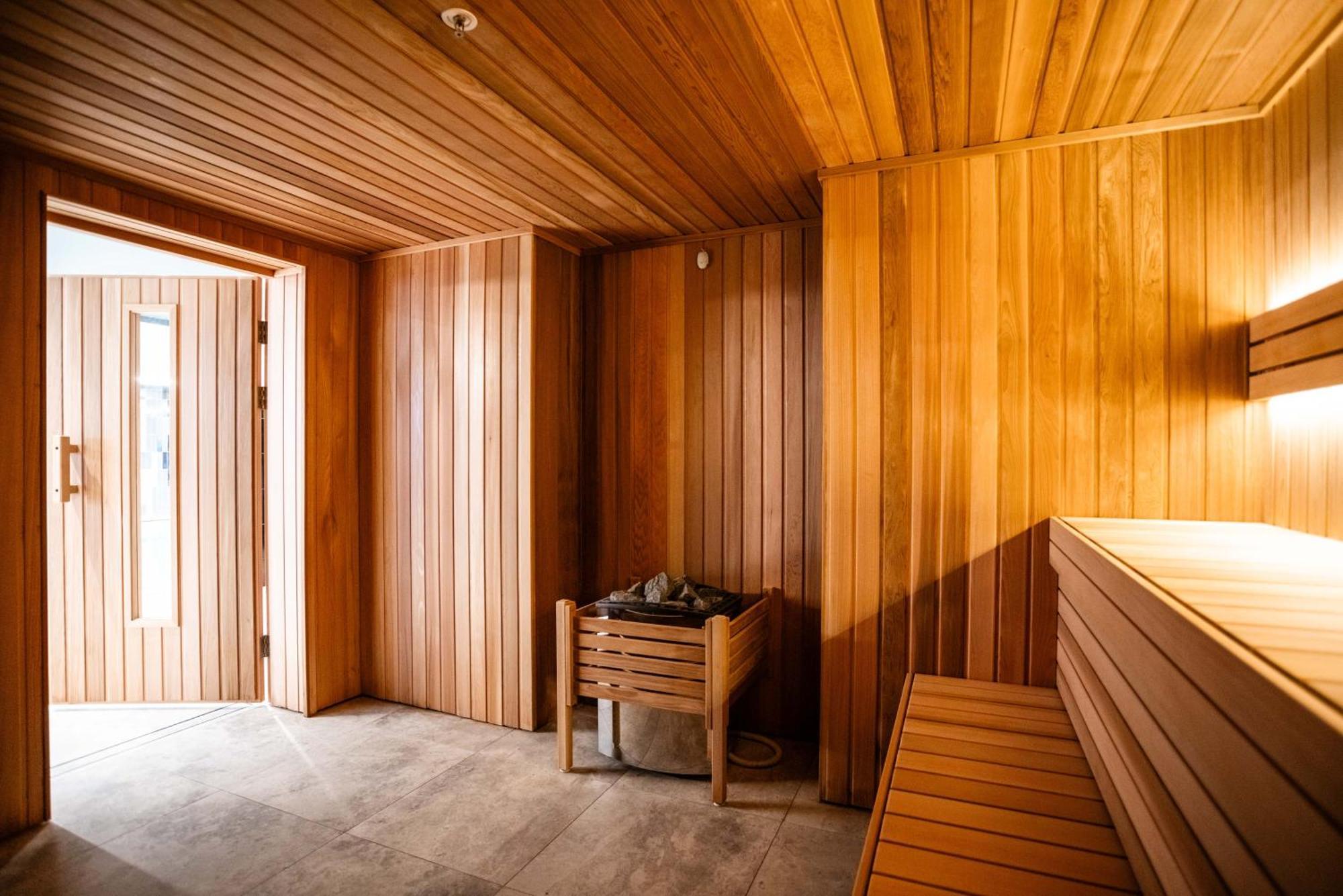 Meriton Suites Canberra Esterno foto A Finnish sauna