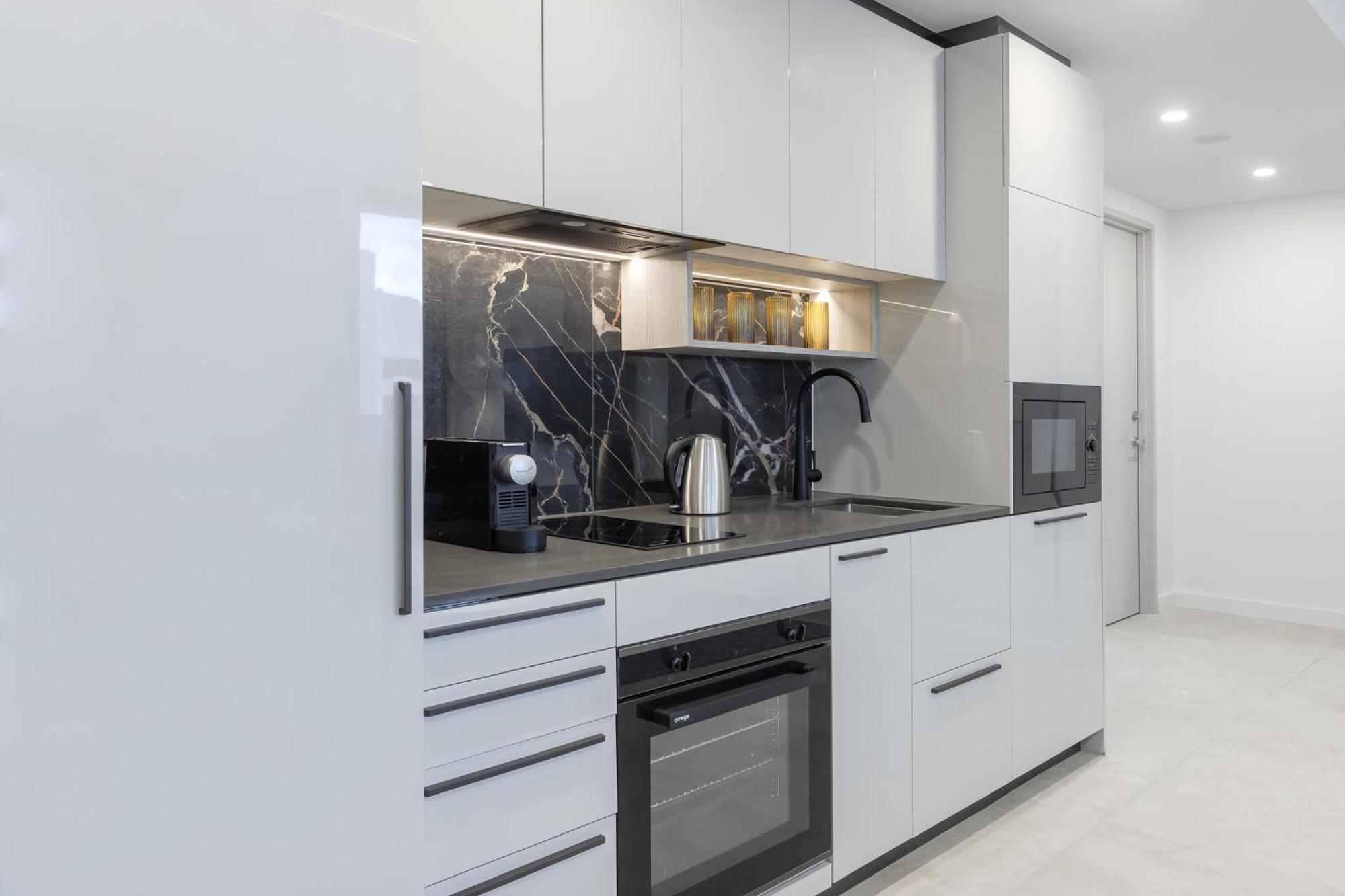 Meriton Suites Canberra Esterno foto A modern kitchen