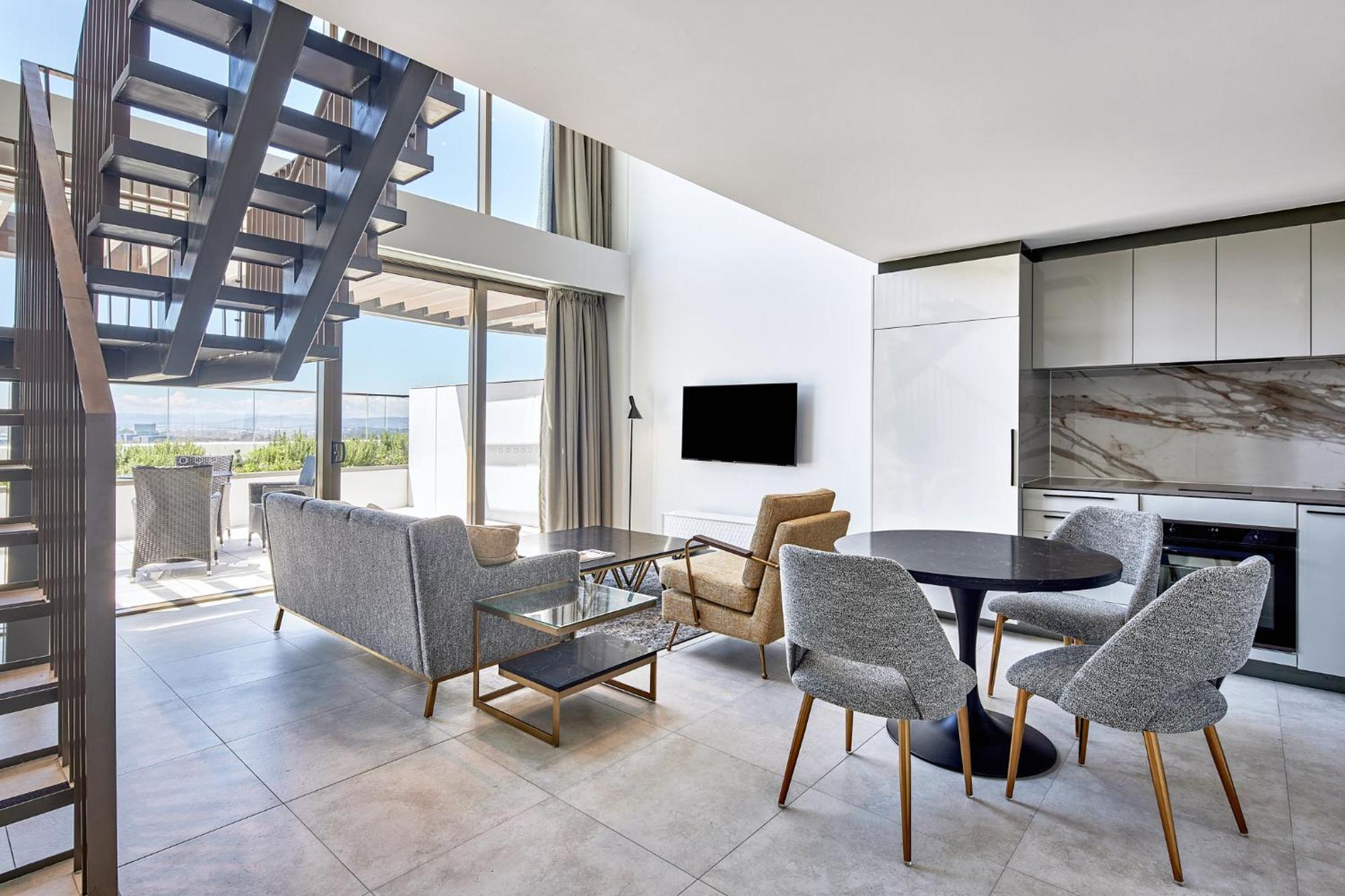 Meriton Suites Canberra Esterno foto A living room at the hotel