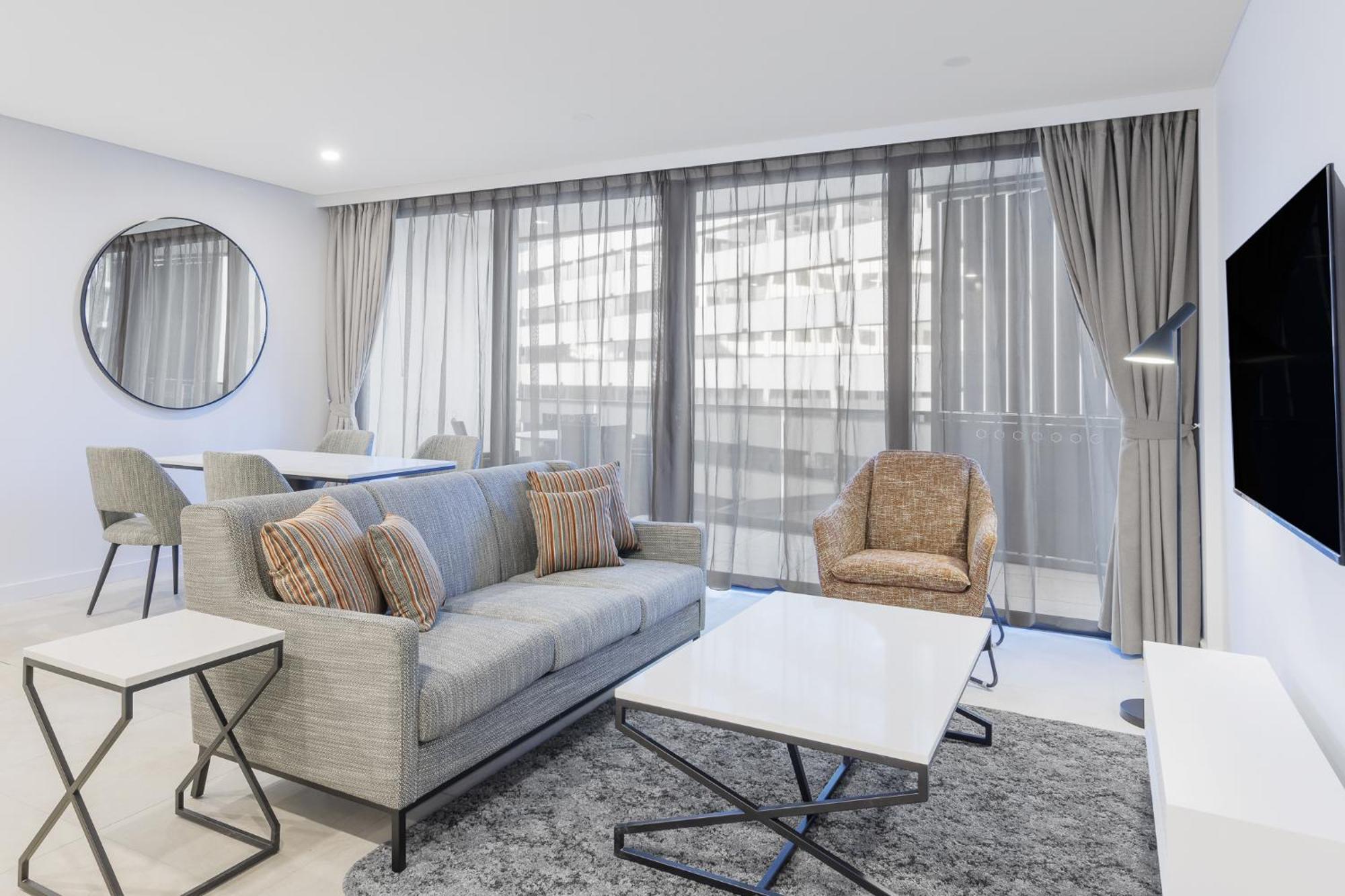Meriton Suites Canberra Esterno foto The interior of a typical apartment