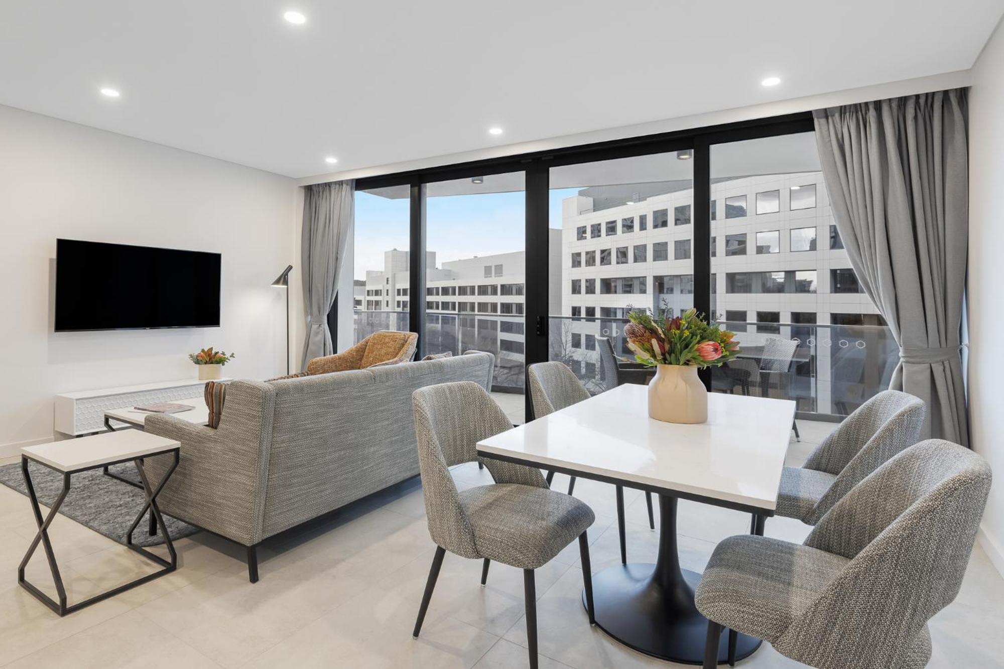 Meriton Suites Canberra Esterno foto The interior of a typical apartment