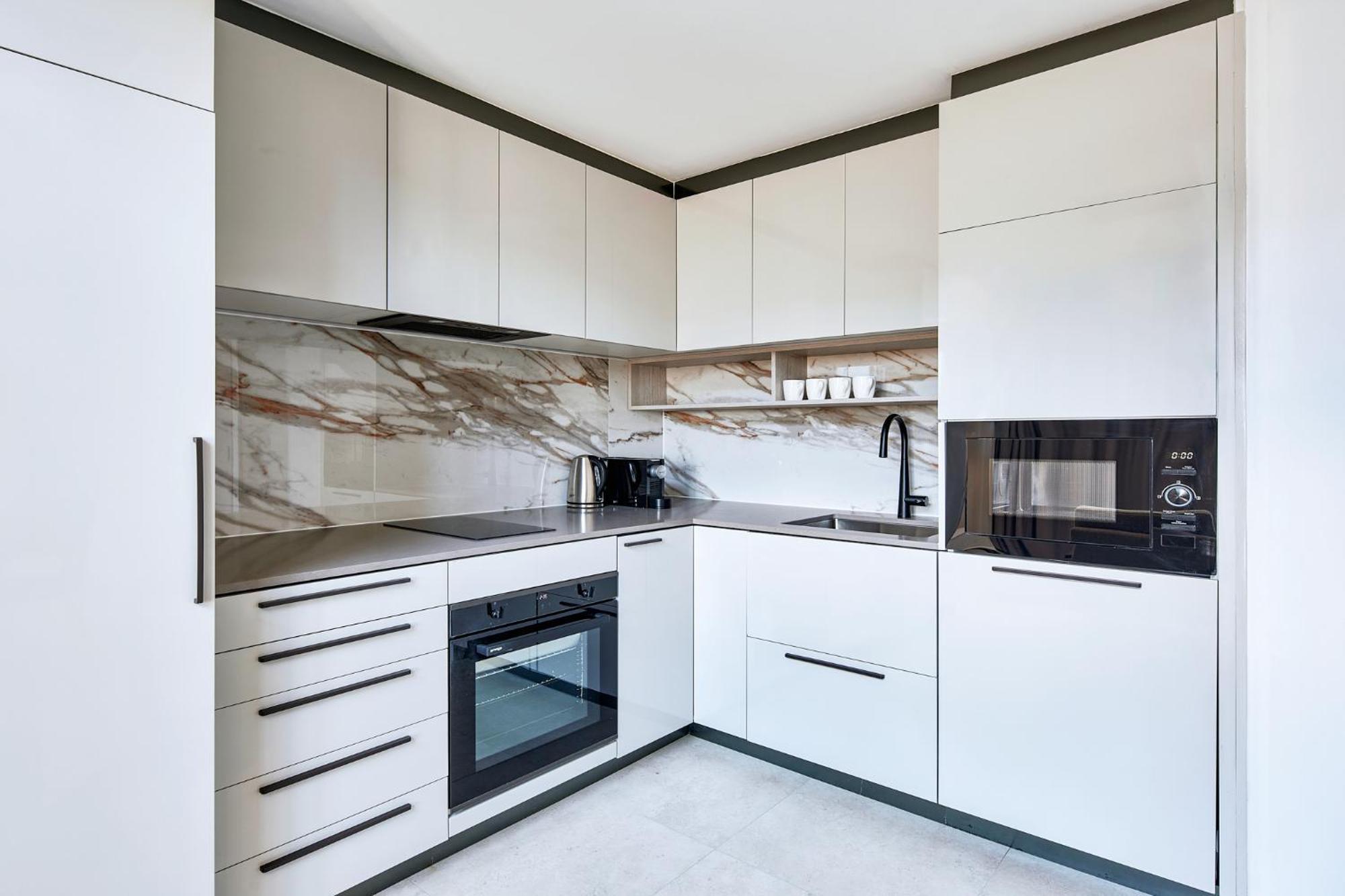 Meriton Suites Canberra Esterno foto A modern kitchen