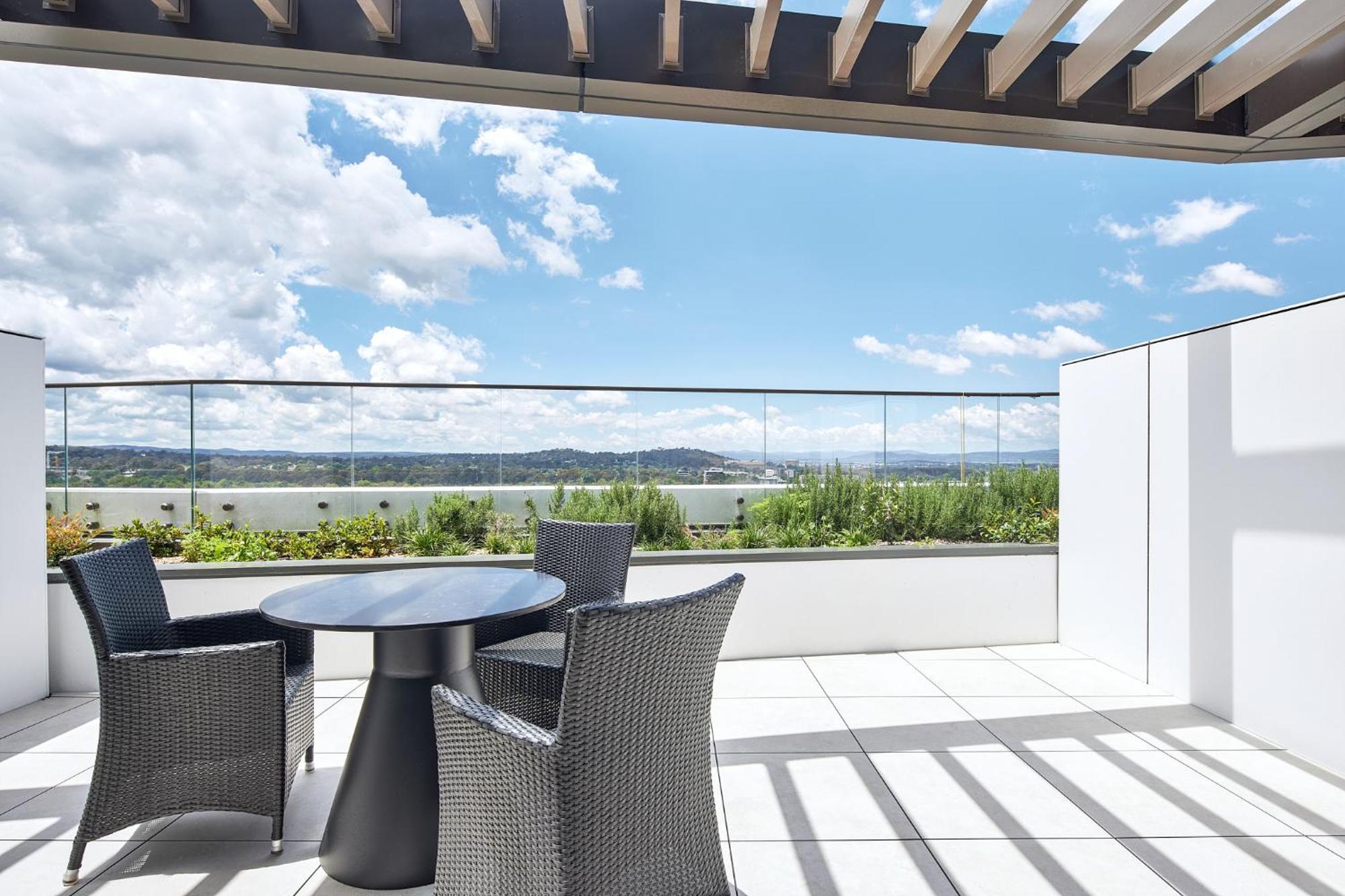 Meriton Suites Canberra Esterno foto Skyline Residences