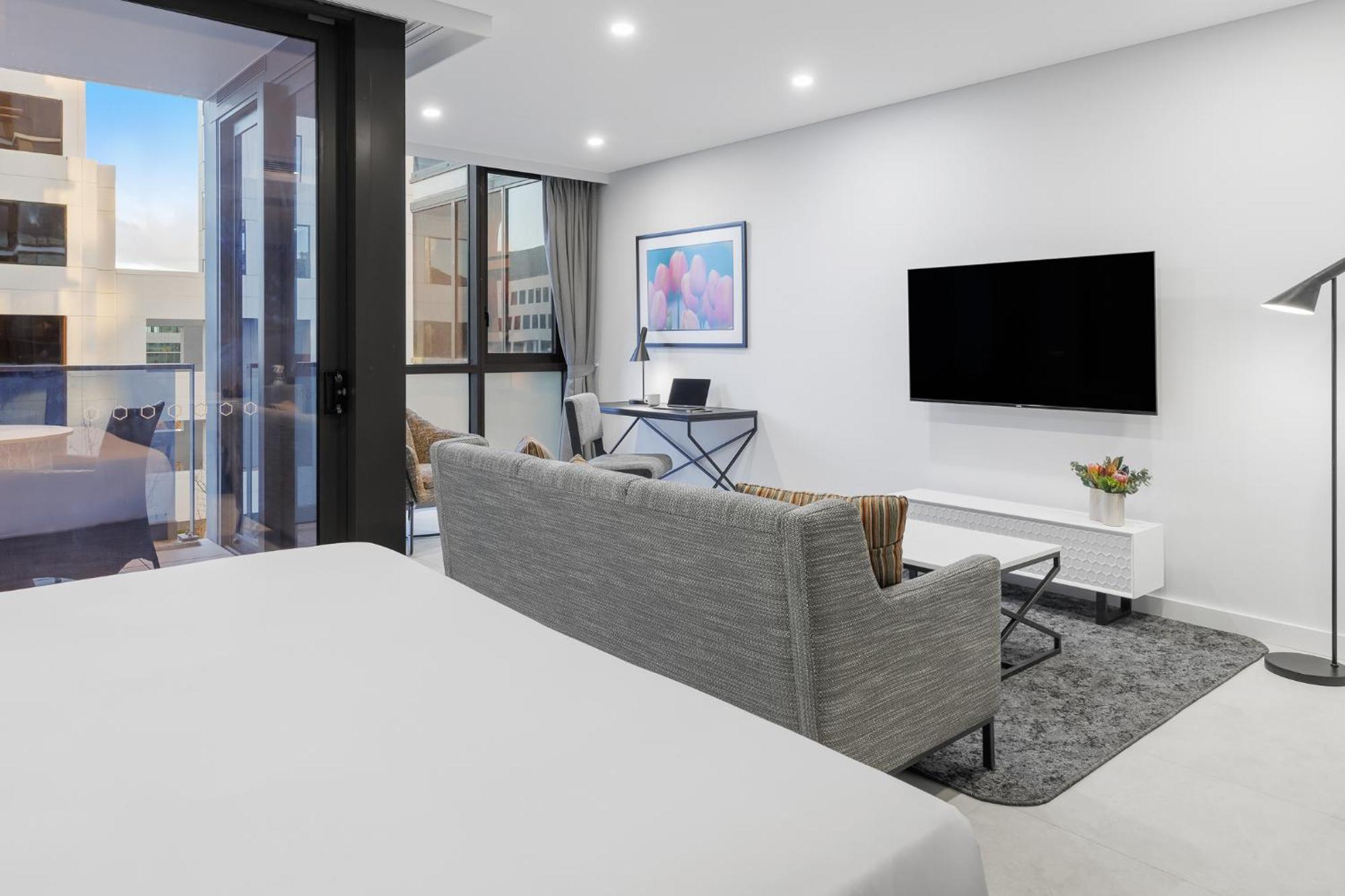 Meriton Suites Canberra Esterno foto The interior of a typical apartment