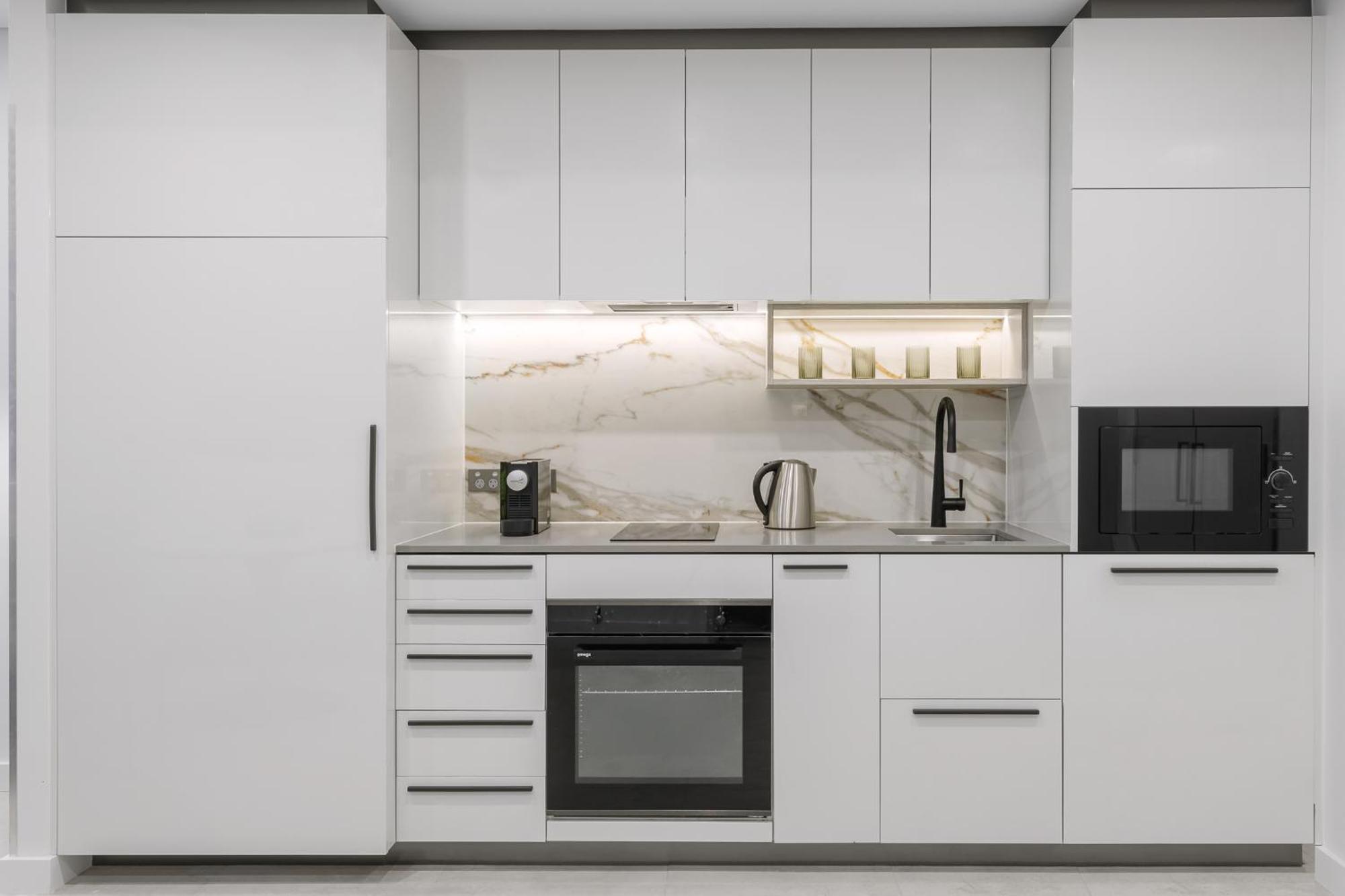 Meriton Suites Canberra Esterno foto A modern kitchen
